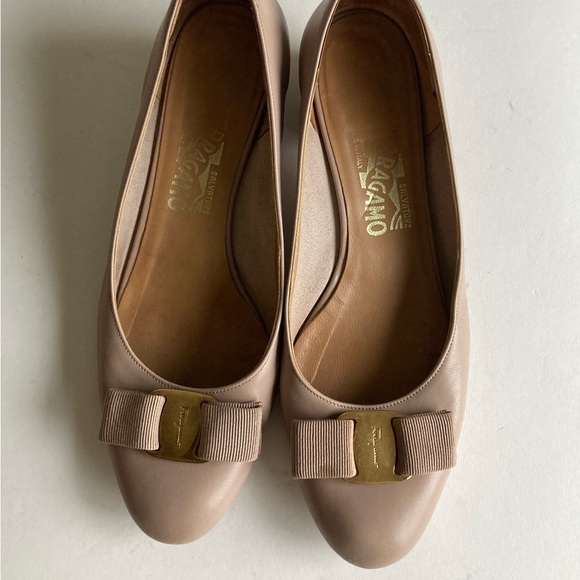 Salvadore Ferrogamo Dust Pink Leather Logo Bow Heels Size 7 - Picture 6 of 16